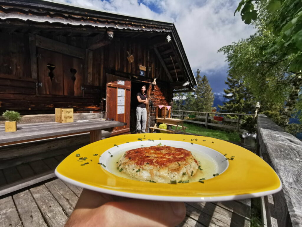 Auf eine excellente selbstgemachte Kaspressknödelsuppe bei der  Waldhorbalm