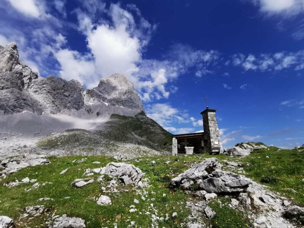 Die Kapelle am Lamsenjoch, unterhalb der Lamsenspitze