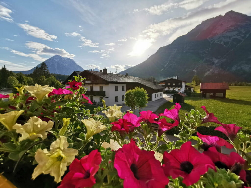 Ferienwohnung Karwendel - das ist der traumhafte Ausblick aus der Ferienwohnung in der Leutasch