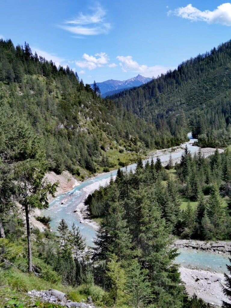 DIe Leutasch ist geprägt von der wilden Natur, mit Wasser und Bergen