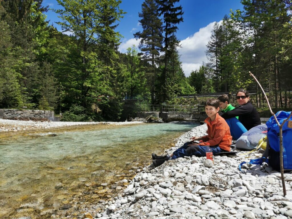 Nach der Leutaschklamm mit Kindern - an der Leutascher Ache