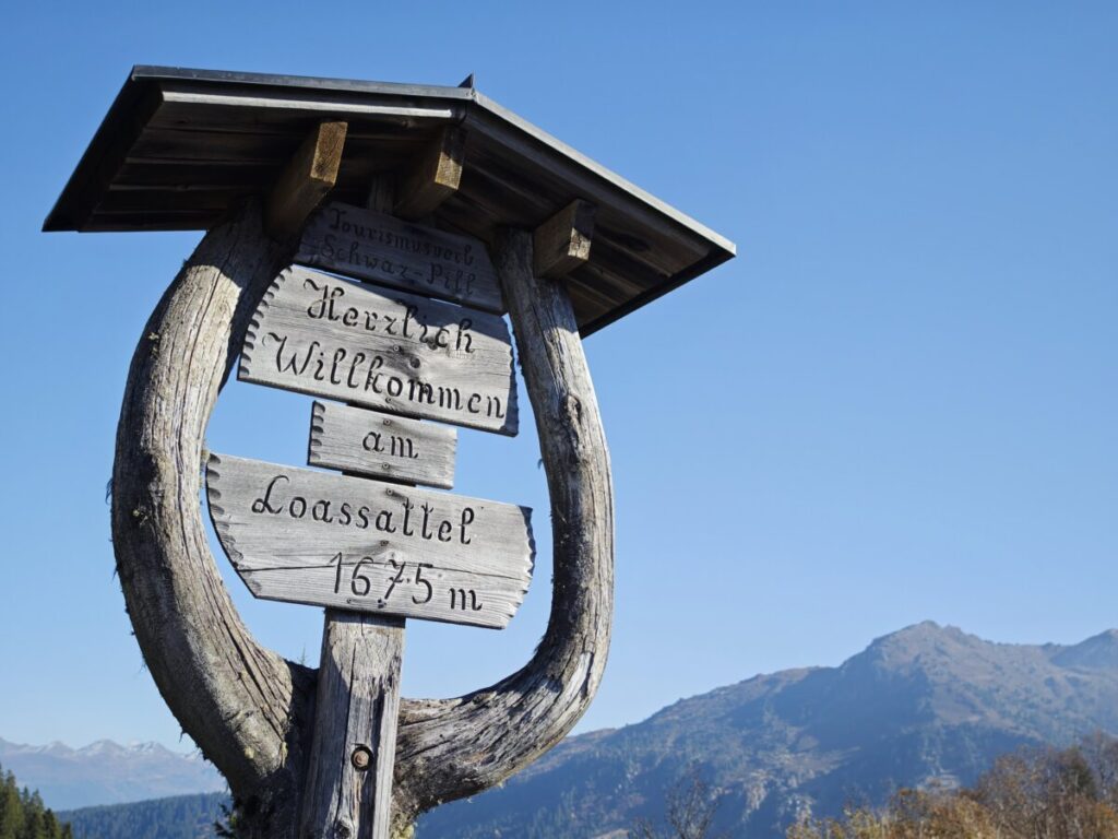 1675 Meter - Der höchste Punkt am Loassattel, hinten die Zillertaler Alpen 