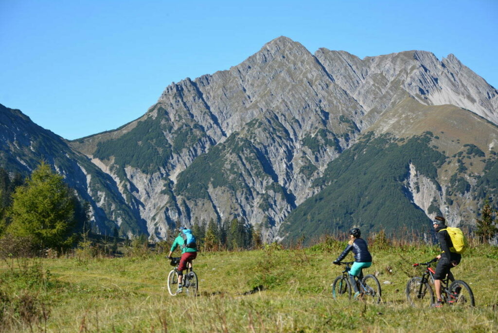 MTB Feilkopf - auf dem Gipfel, mit Blick auf die markante Mondscheinspitze