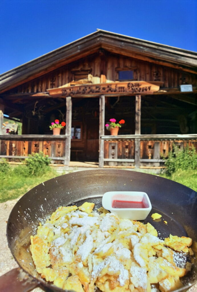 Öffnet im Mai - die Dalfazalm. Ziel einer Mai Wanderung mit Kaiserschmarrn.