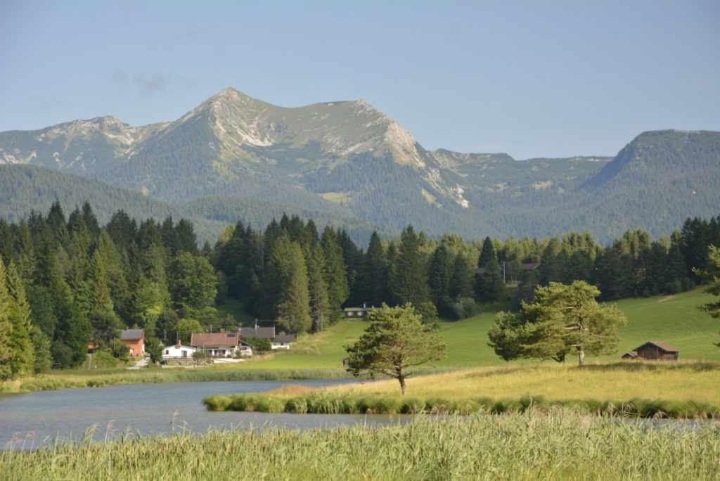 Mittenwald wandern - der Schmalensee mit dem Estergebirge