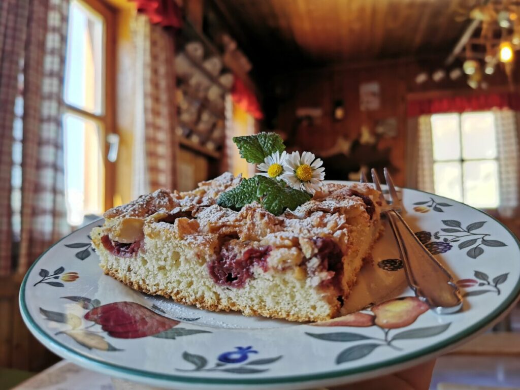 Ich empfehle dir auf einen Kuchen auf der Hütte einzukehren!