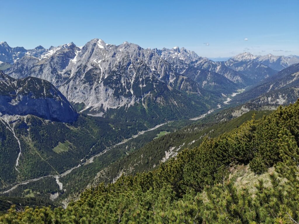 Der Blick vom Kompar ins Risstal