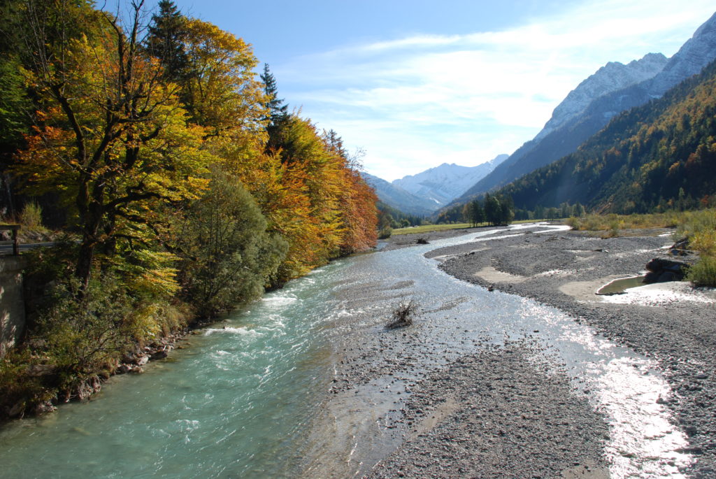 Herbsturlaub: Das Rißtal mit dem Rißbach vor dem Großen Ahornboden