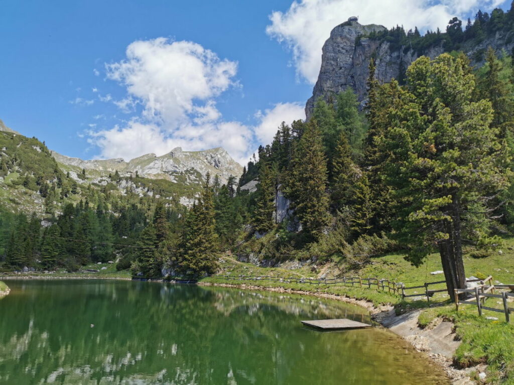 Kurzer Stopp am Rofan Speichersee - in der Mitte der Hochiss, rechts der Gschöllkopf