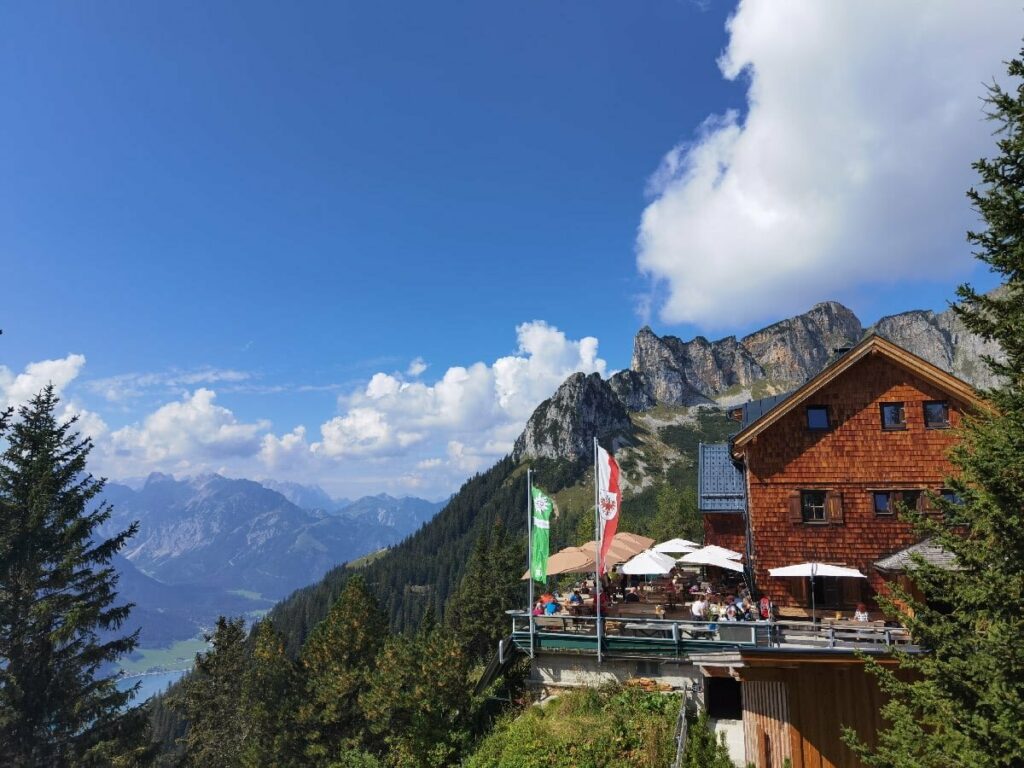 Im Rofan wandern - die Erfurter Hütte ist eines der Ziele