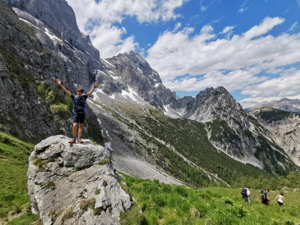 Rontal Tortal wandern - Freude beim höchsten Punkt auf der Torscharte