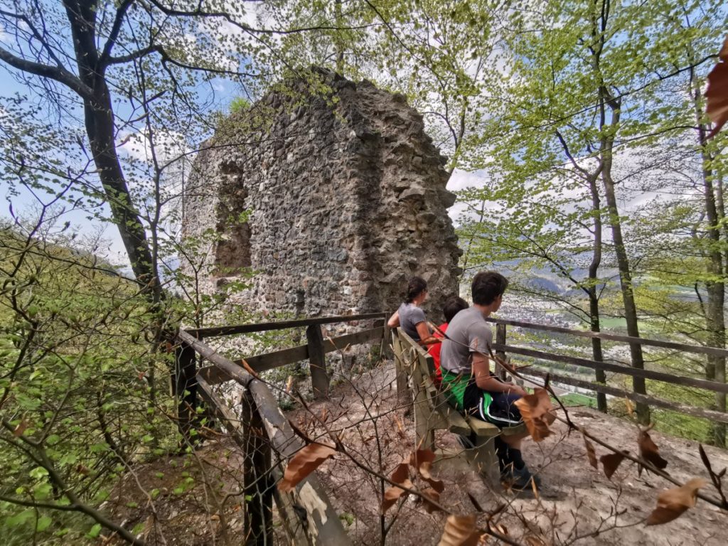 Das ist der Aussichtspunkt ganz oben auf der Rottenburg