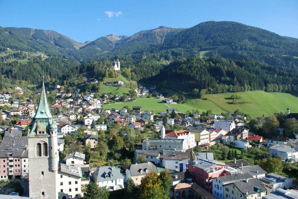 Was sind die schönsten Sehenswürdigkeiten in Schwaz? - das ist der Blick über die Dächer der Stadt 