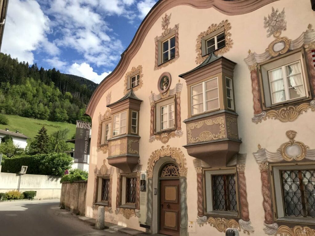 gehört zu den Schwaz Sehenswürdigkeiten, das Toni Knapp Haus