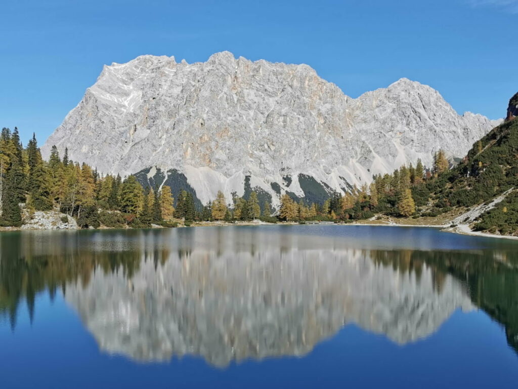 Gigantisches Panorama an diesem See in Österreich: Der Seebensee mit der Zugspitze