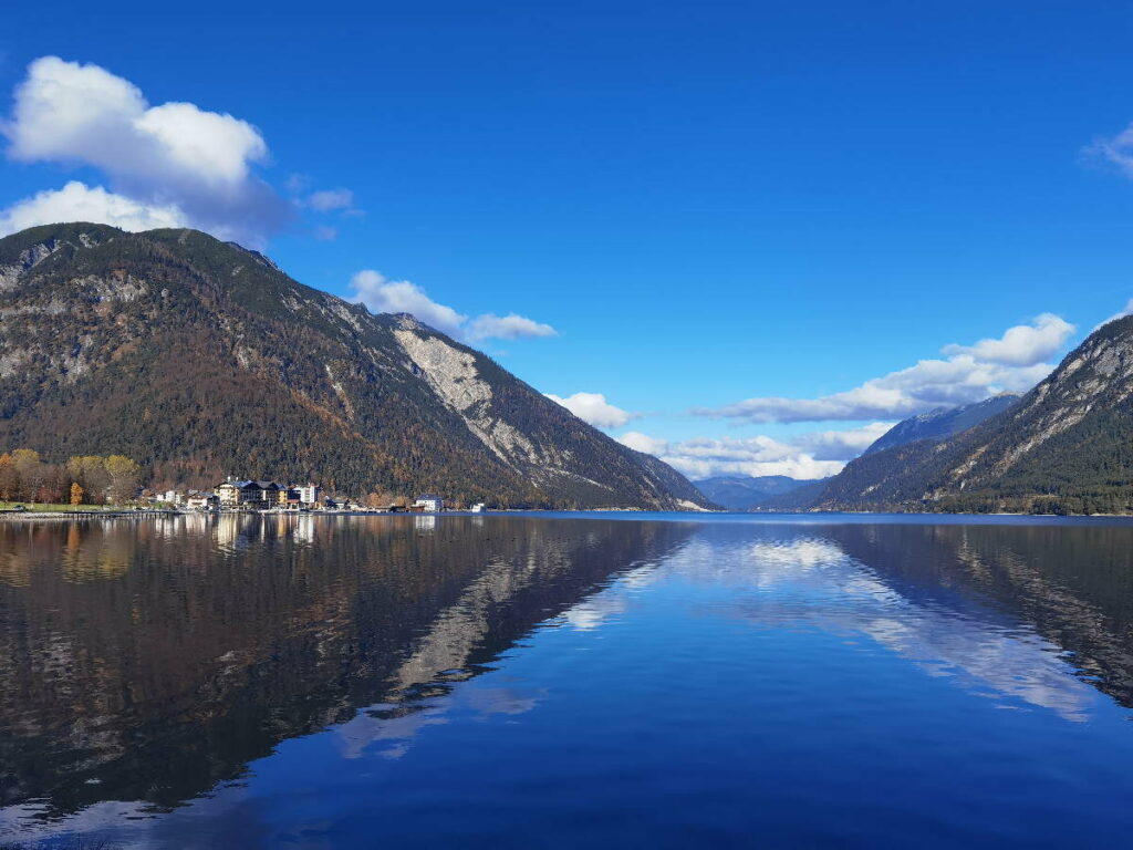 Blick über den Achensee - links oberhalb von Pertisau liegt die Seebergspitze