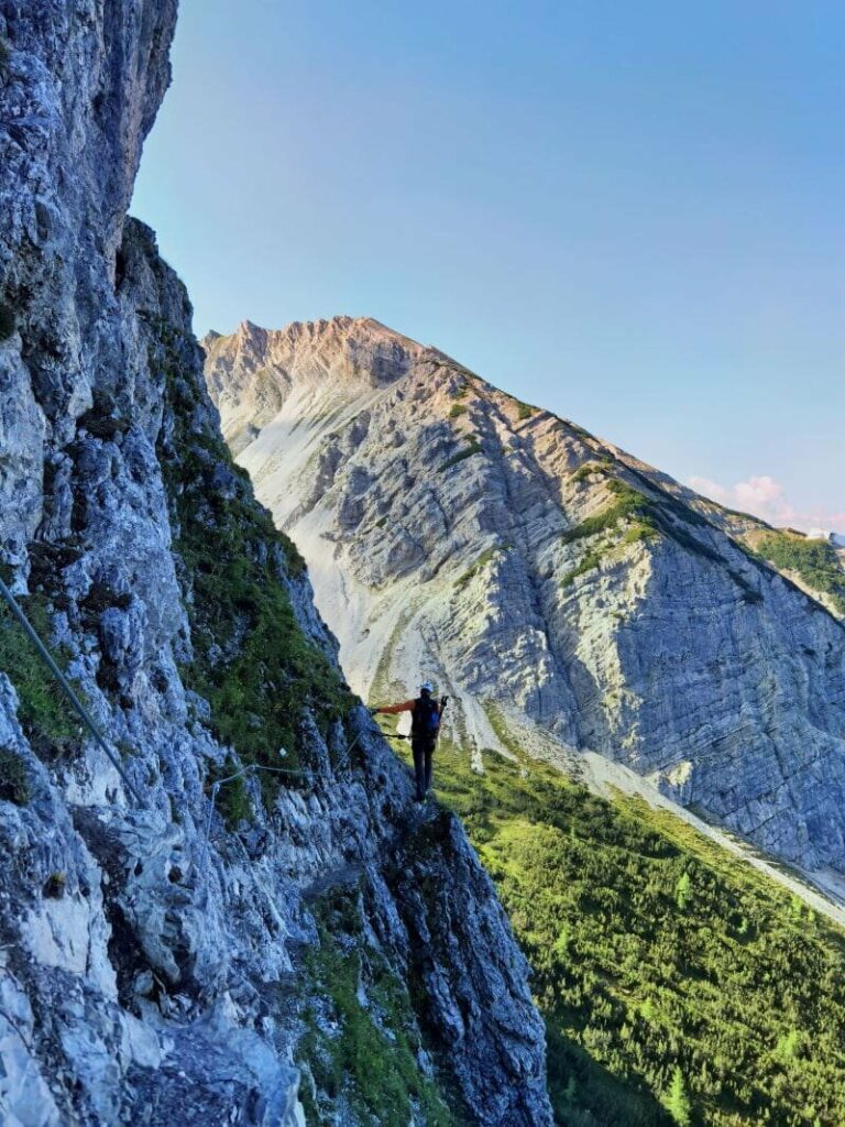 Seefelder Panorama Klettersteig - mit Blick auf die steinernen Riesen im Karwendel