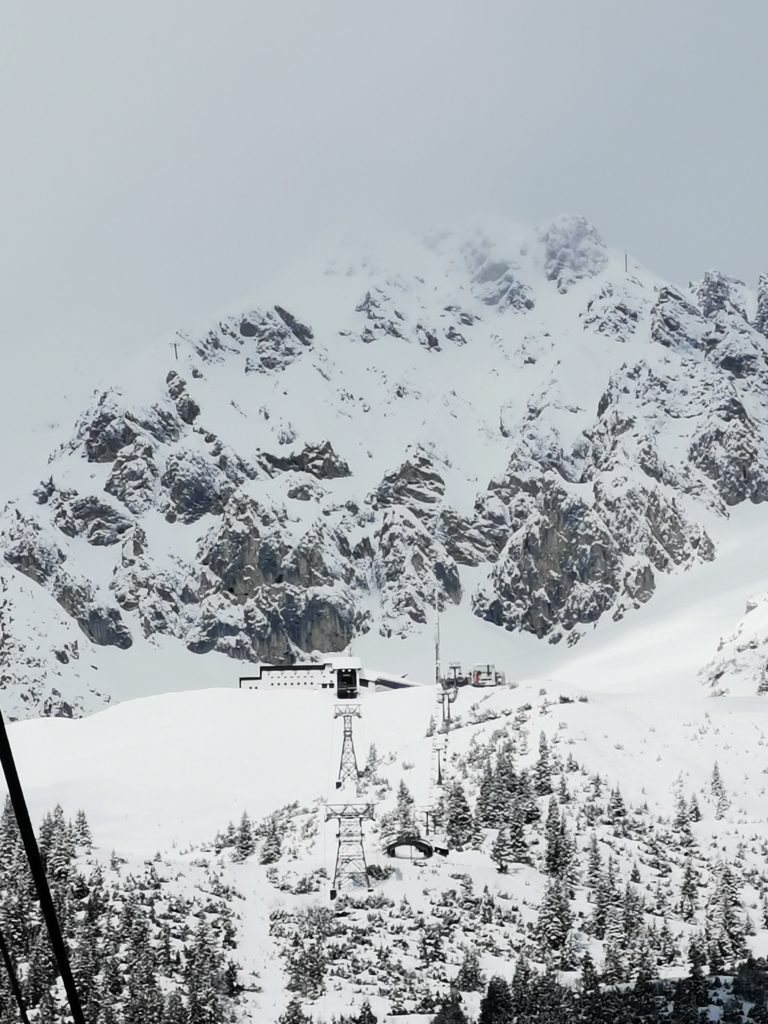 Ski Innsbruck - von der Altstadt mit der Bergbahn ins Karwendel