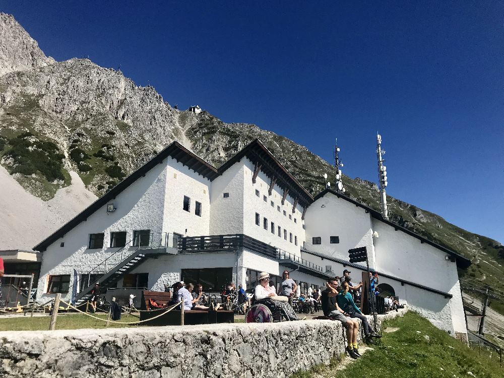 Das ist die Seegrube Innsbruck - mit dem Restaurant und der Aussichtsterrasse