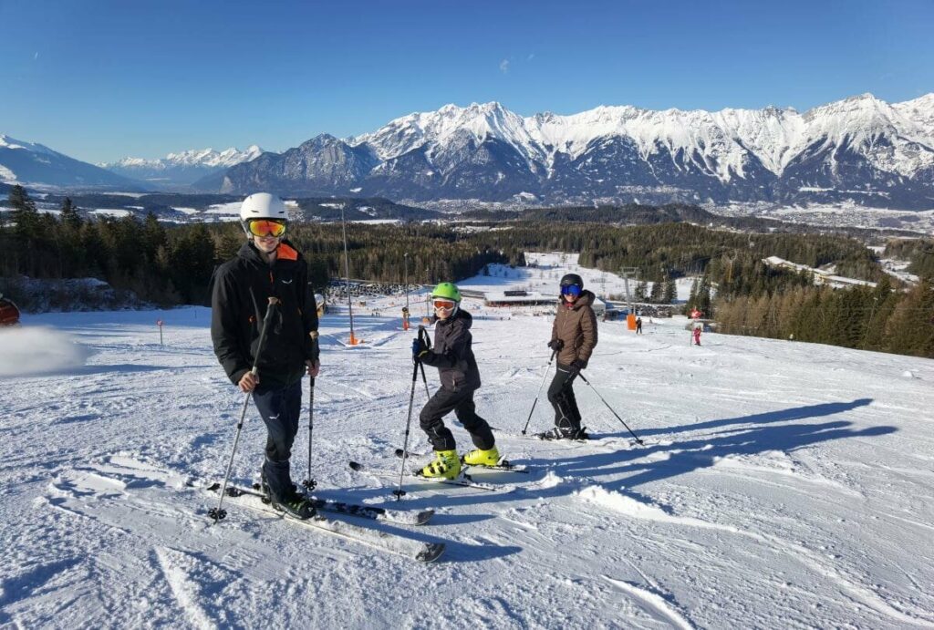 Innsbruck im Winter - das Skigebiet am Glungezer mit Blick auf´s Karwendel