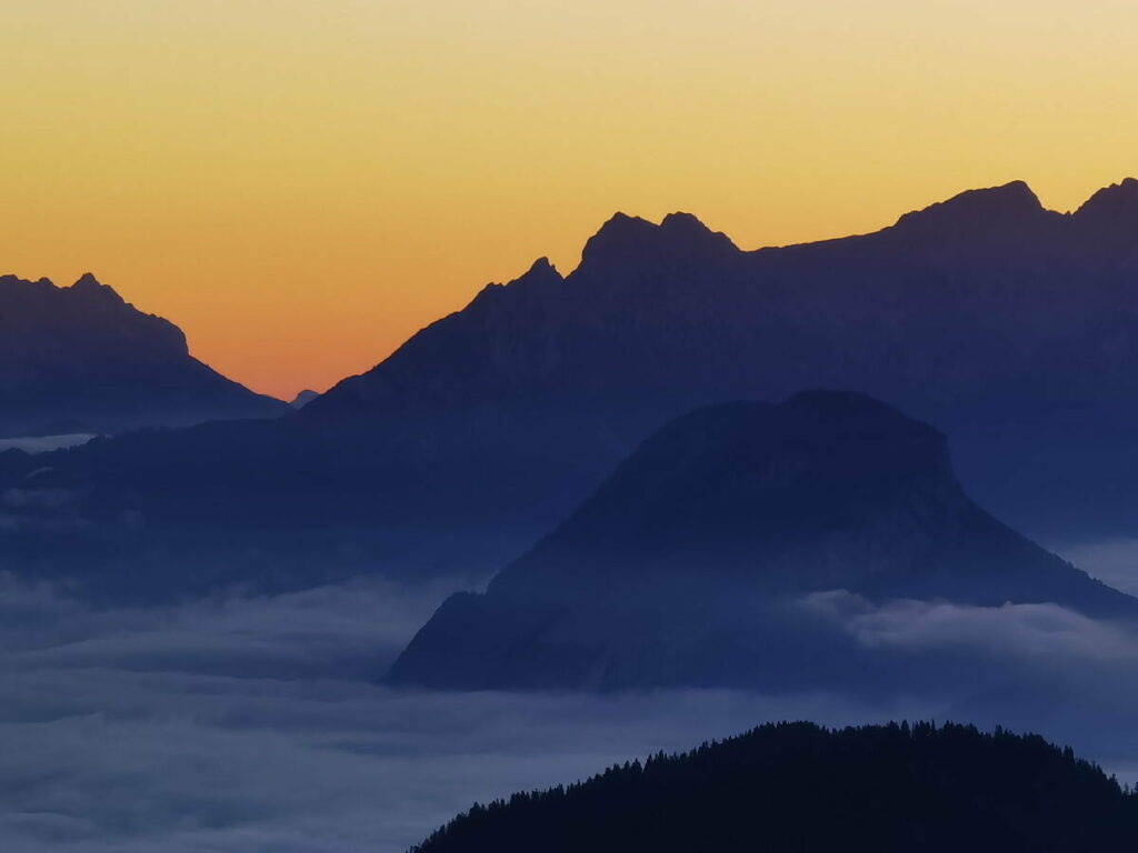 Sonnenaufgangswanderung  vom Luxus Chalet direkt auf die Gratlspitze