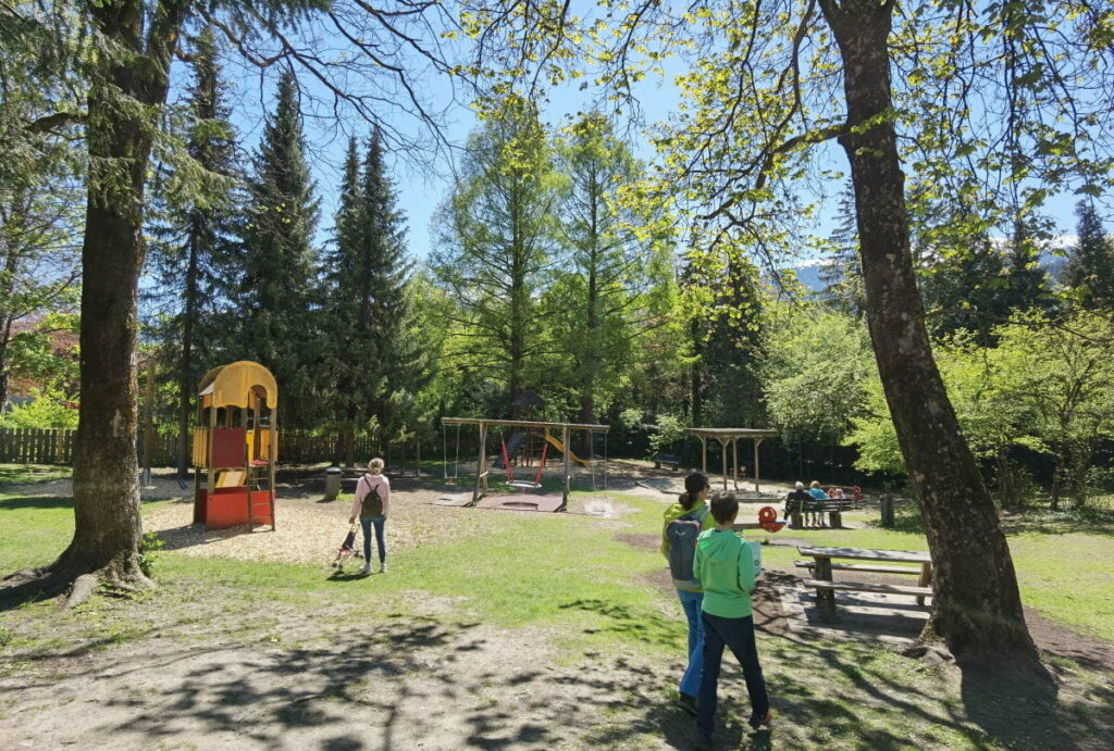 Mitten in der Rätselrallye: Kurze Pause am Spielplatz direkt in der Altstadt von Hall in Tirol