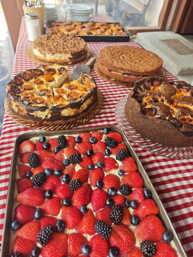 Kuchenbuffet in St. Magdalena