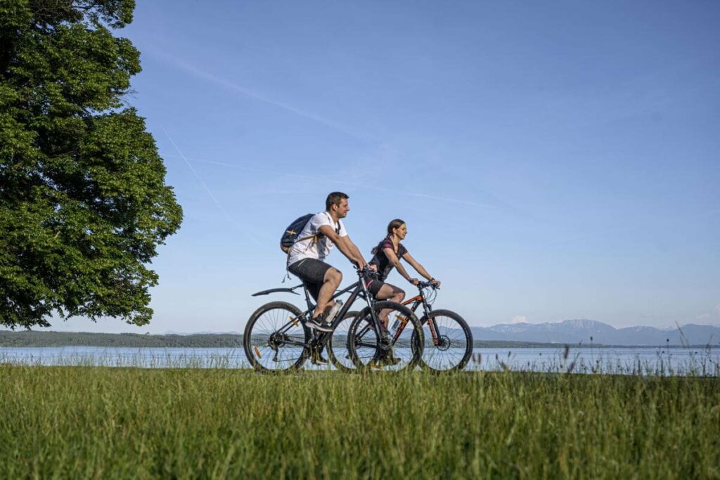 Super zum Radfahren - auf dem Radweg entlang des Sees,  Foto: Starnberg GmbH Peter von Felbert