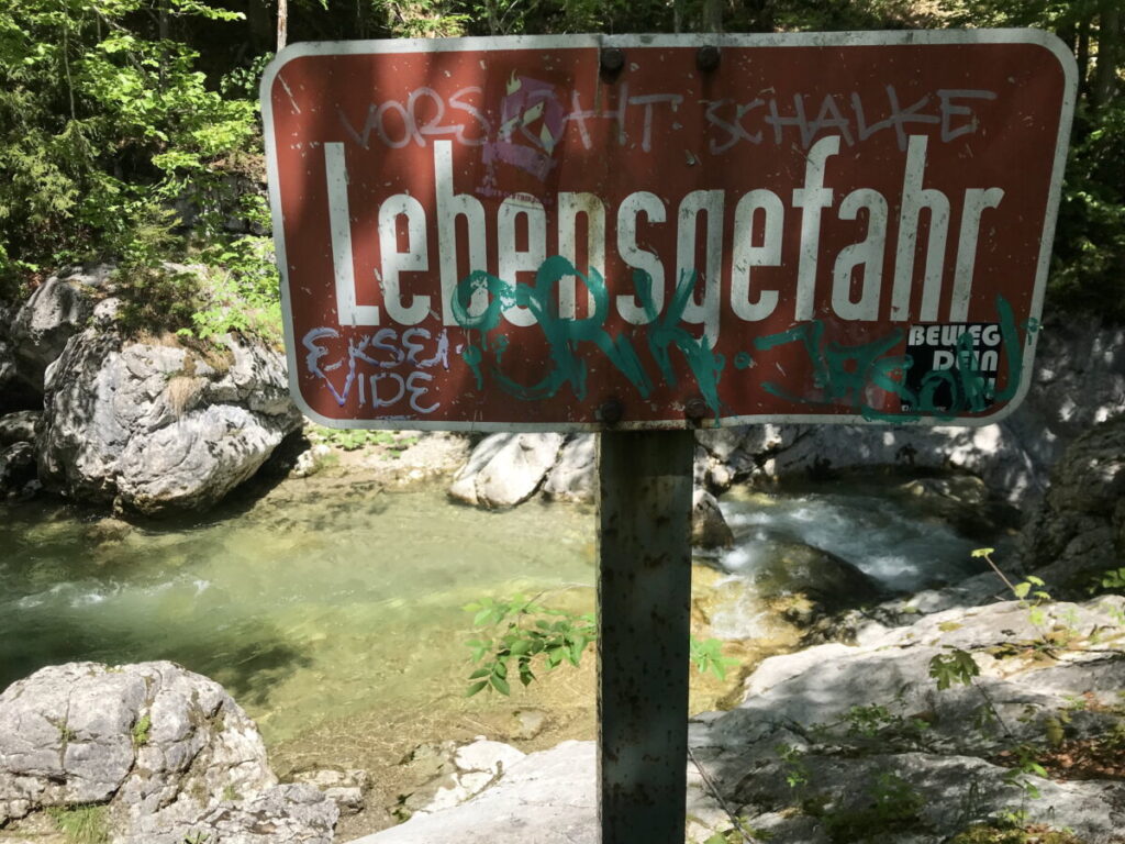 Die Tatzelwurm Wasserfälle sind wild - außerhalb der offiziellen Weg besteht Lebensgefahr