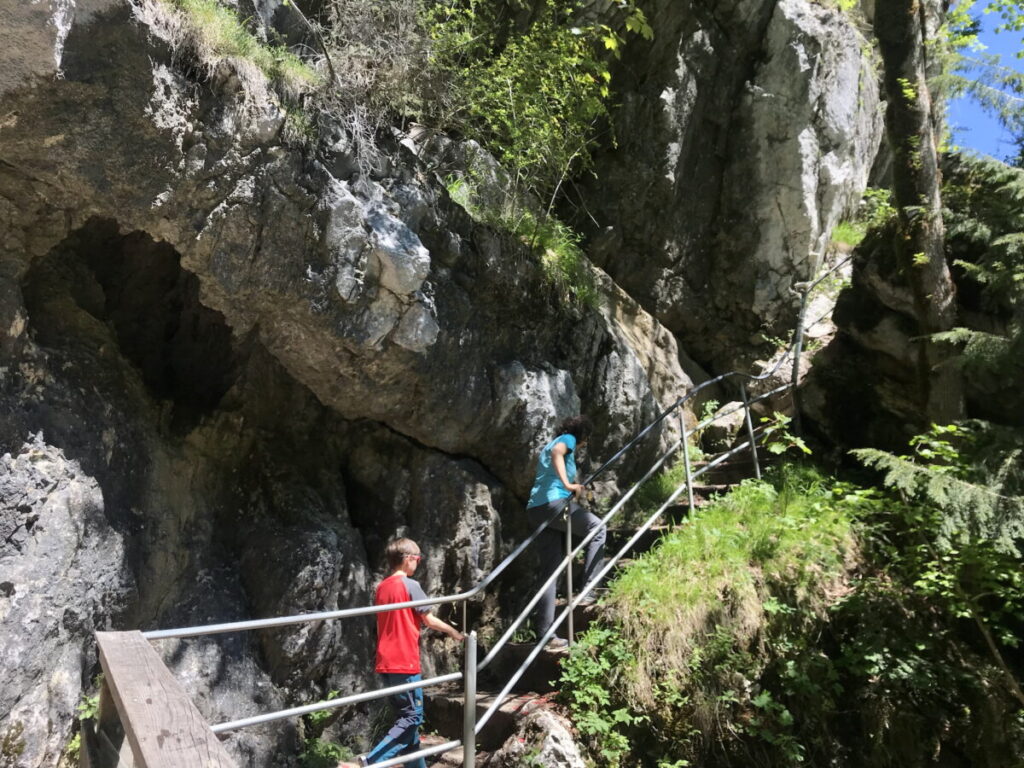 Der Wandersteig beim unteren Wasserfall in Oberaudorf
