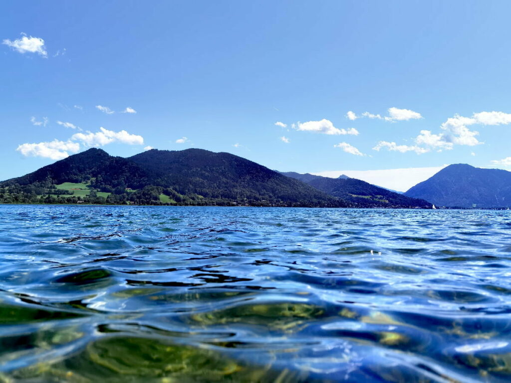 Im sauberen Wasser am Tegernsee baden - ein Traum an warmen Sommertagen