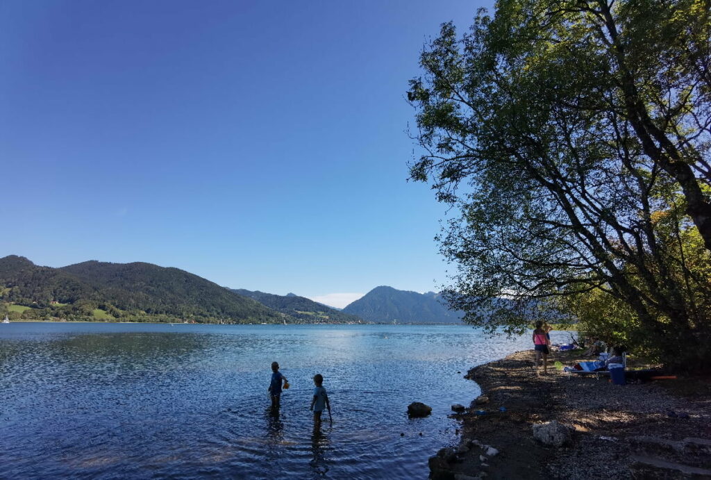 Am Tegernsee baden mit Kindern - unterhalb von Gut Kaltenbrunn