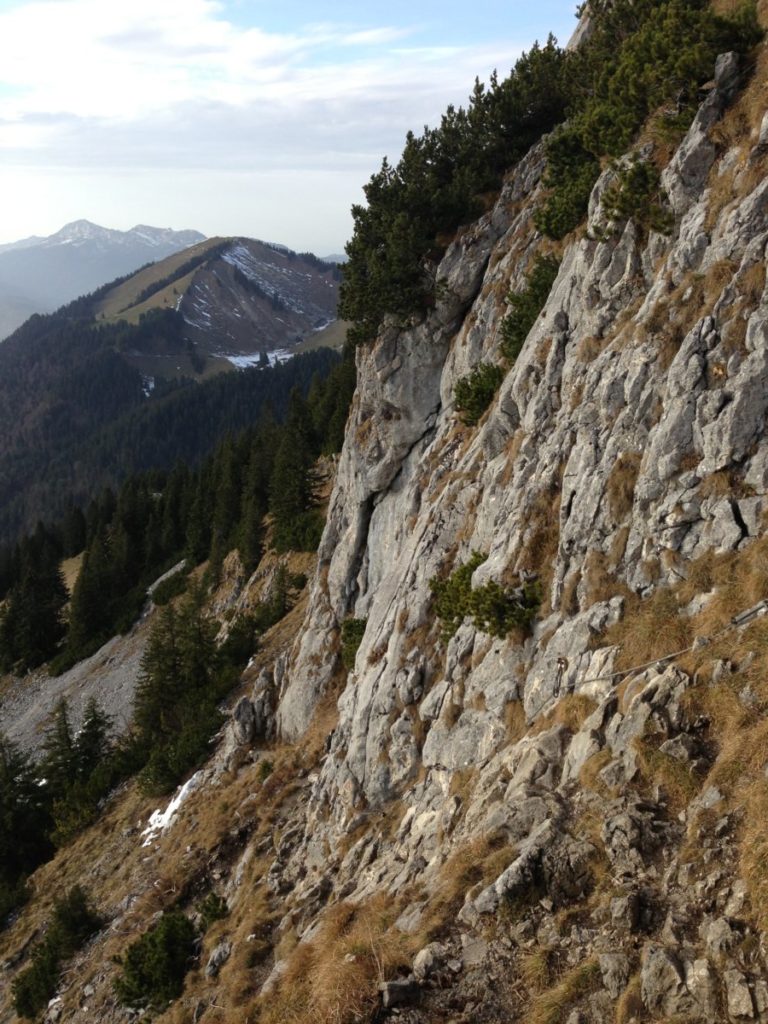 Die Tegernseer Hütte Wanderung hat oben mit Stahlseil versicherte Passagen