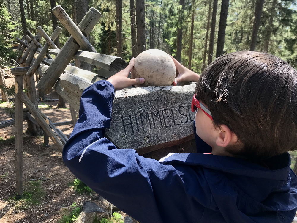 Tirol Sehenswürdigkeiten mit Kindern: Unser Besuch im Kugelwald