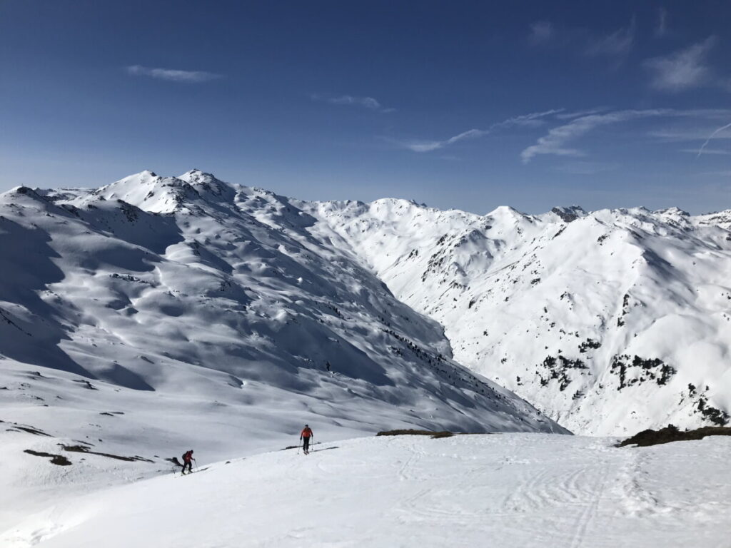 Breite Hänge prägen die Tuxer Alpen - ideal für Skitouren