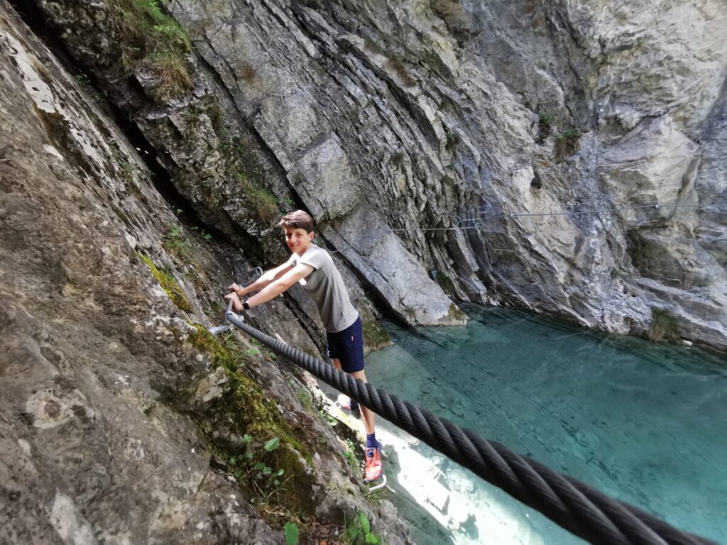 Vomper Loch Klettersteig - immer oberhalb des Wassers entlang