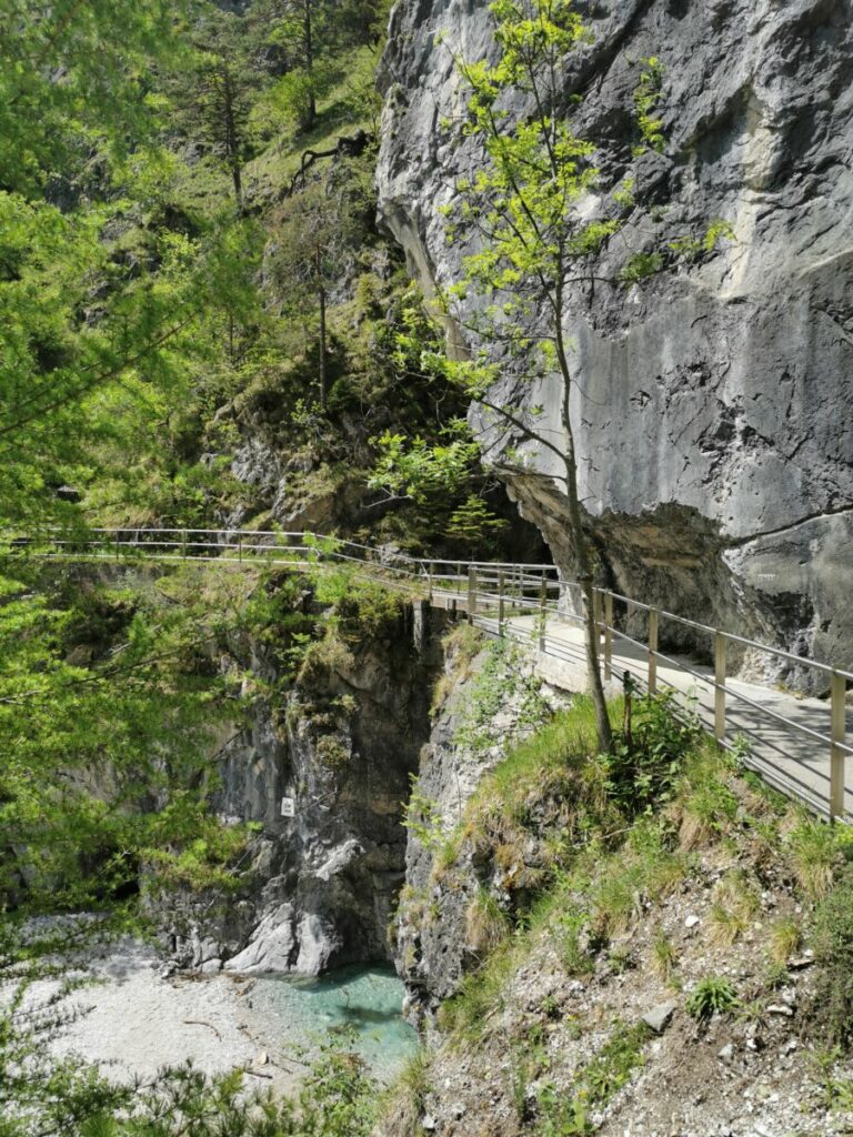 Ins vordere Vomper Loch wandern - hier beim E-Werk ist Schluß