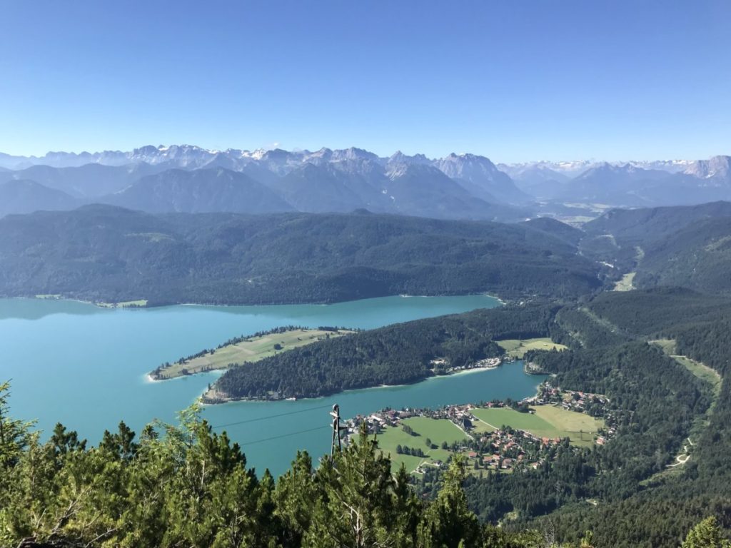 Walchensee Bayern - der Blick von oben auf die Halbinsel Zwergern