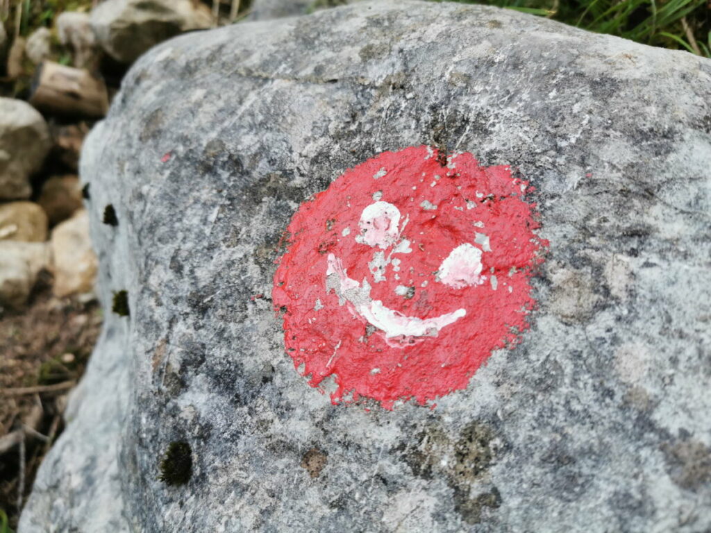 Lustige Wandermarkierung am Wandersteig zur Erfurter Hütte