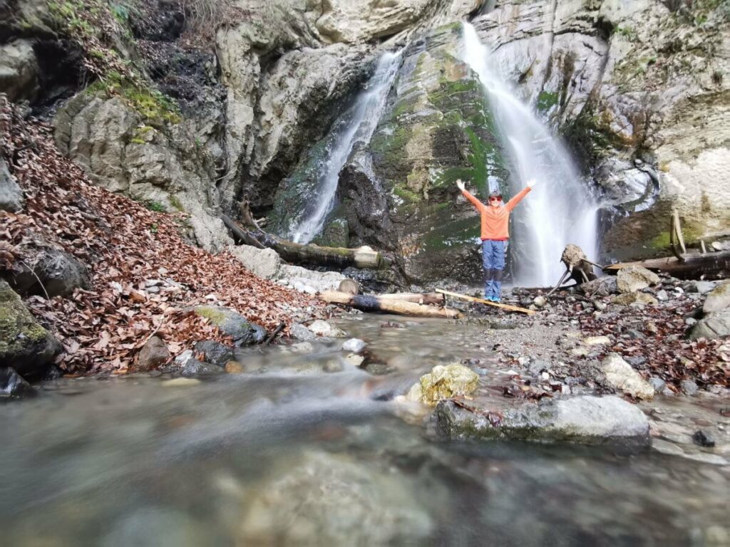 Im Mai kannst du die besten Wasserfall Wanderungen im Karwendel unternehmen!