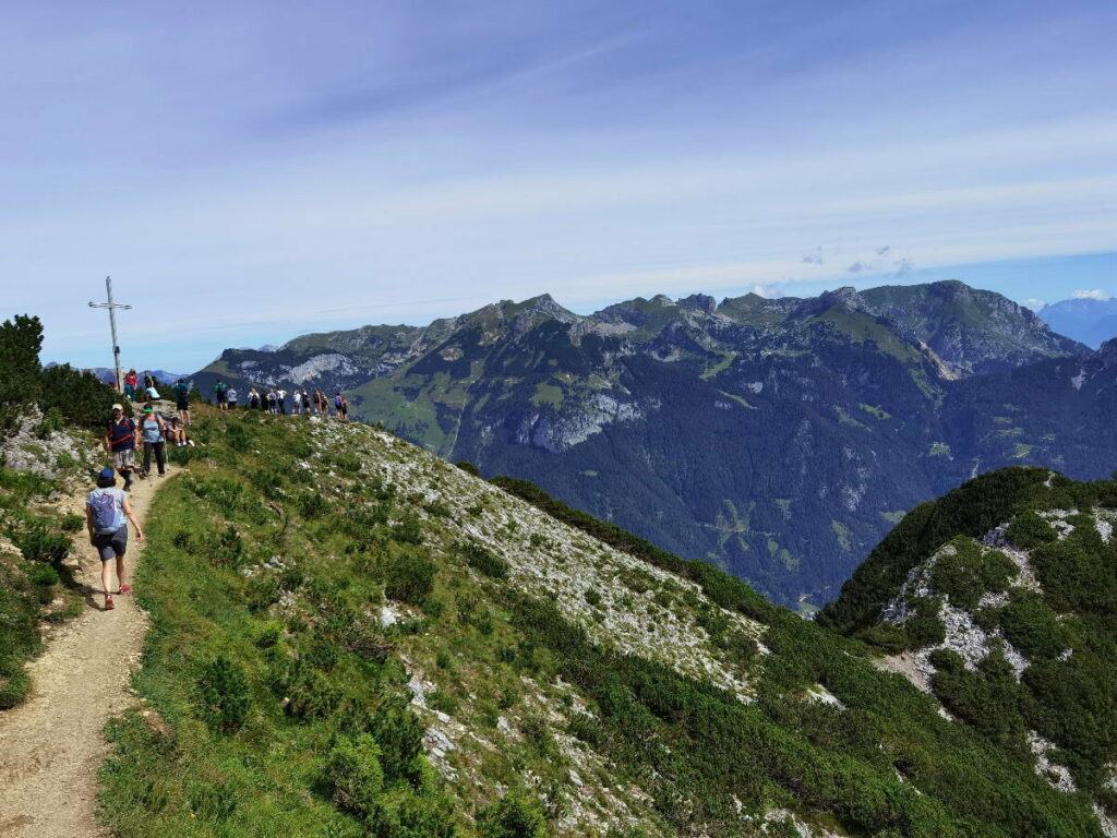 Die letzten Meter zum Bärenkopf Gipfel - mit Panoramablick auf das Rofan