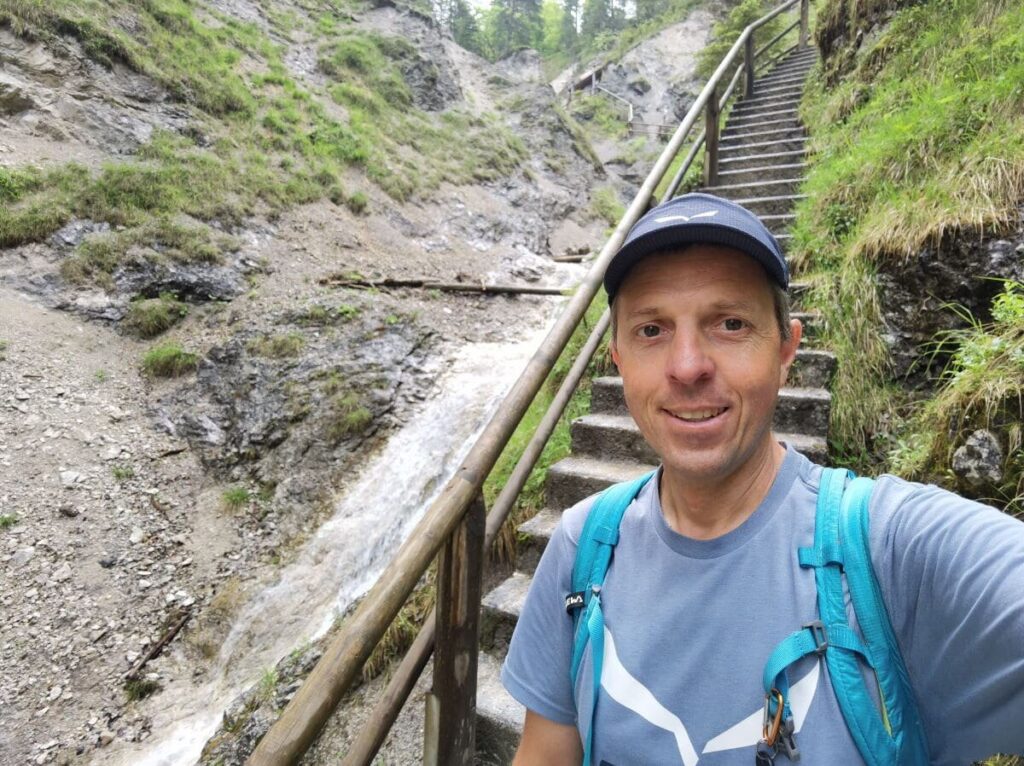 Wasserfälle Karwendel - direkt neben der Treppe in der Hüttlebachklamm