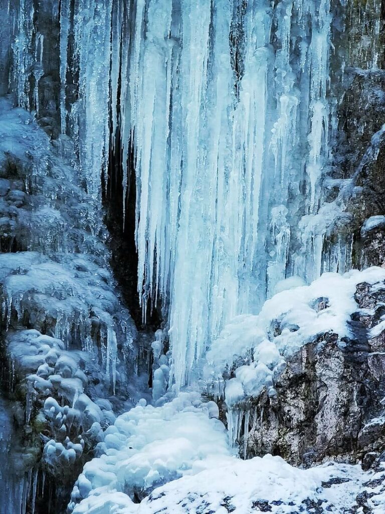 Wasserfälle Winter im Dezember Urlaub