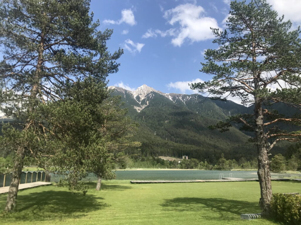 Wildsee Seefeld - hier das Waldbad mit der großen Liegewiese