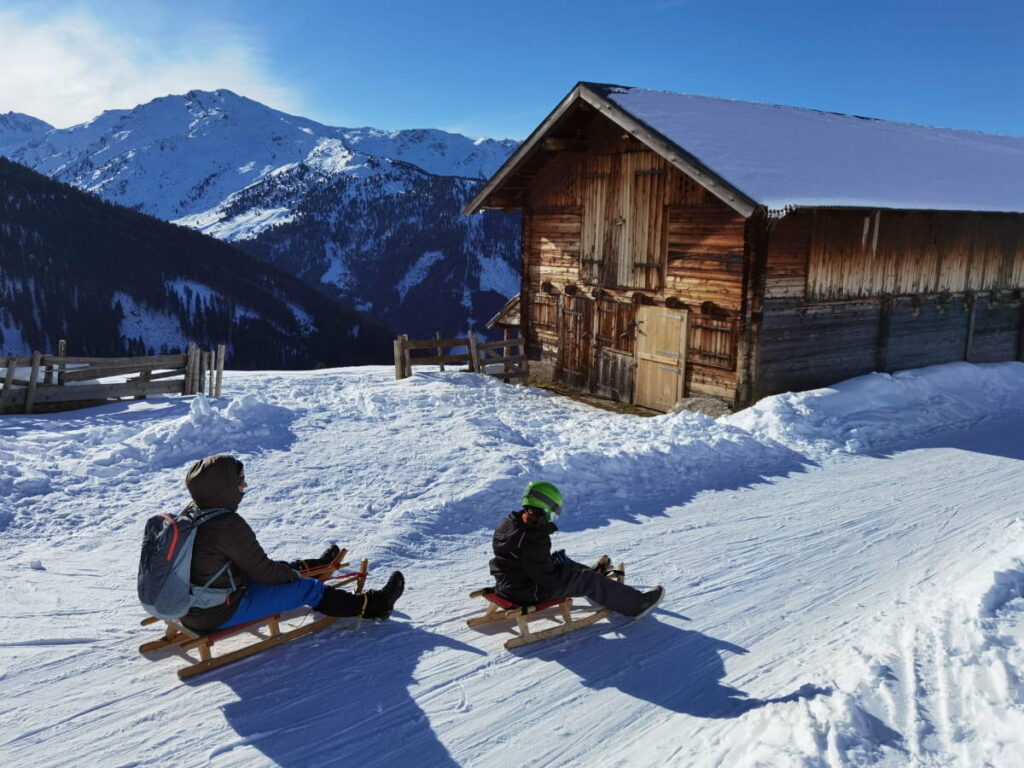 Den Winter im Karwendel mit Kindern genießen - wir lieben das Rodeln!