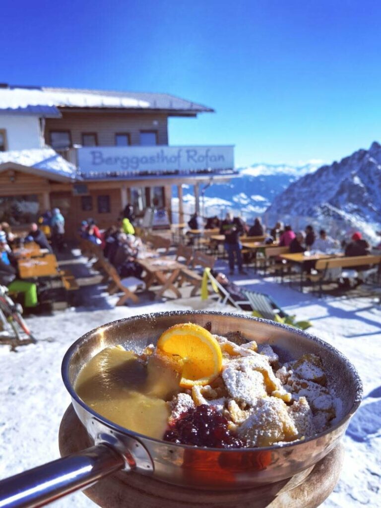 Winterwandern mit Kaiserschmarrn im Rofan - zuerst im Schnee spazieren und danach zum Berggasthof Rofan mit Kaiserschmarrn 