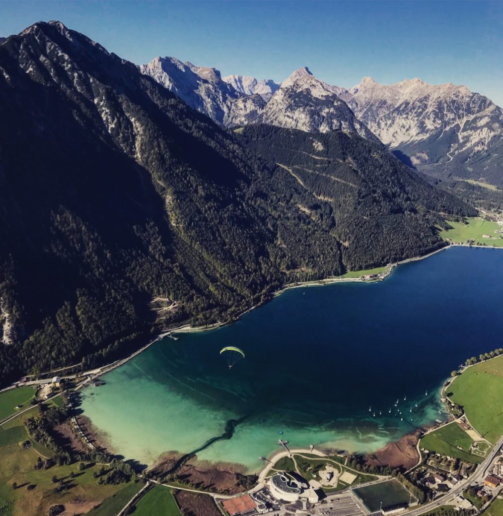 Wo liegt der Achensee? - hier der Blick von oben mit dem Karwendel.